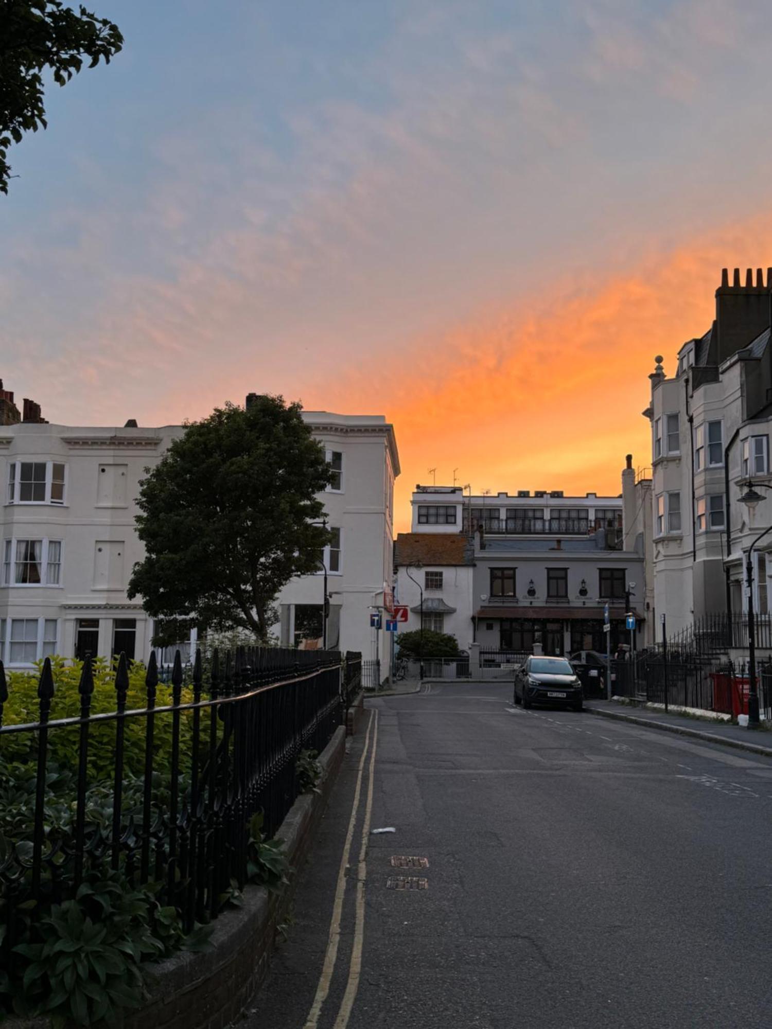 2 Bedroom Flat - With King Sized Beds, Netflix And Sky - Perfect For Contractors, Vacation Guests Or Those Relocating Brighton Exterior photo