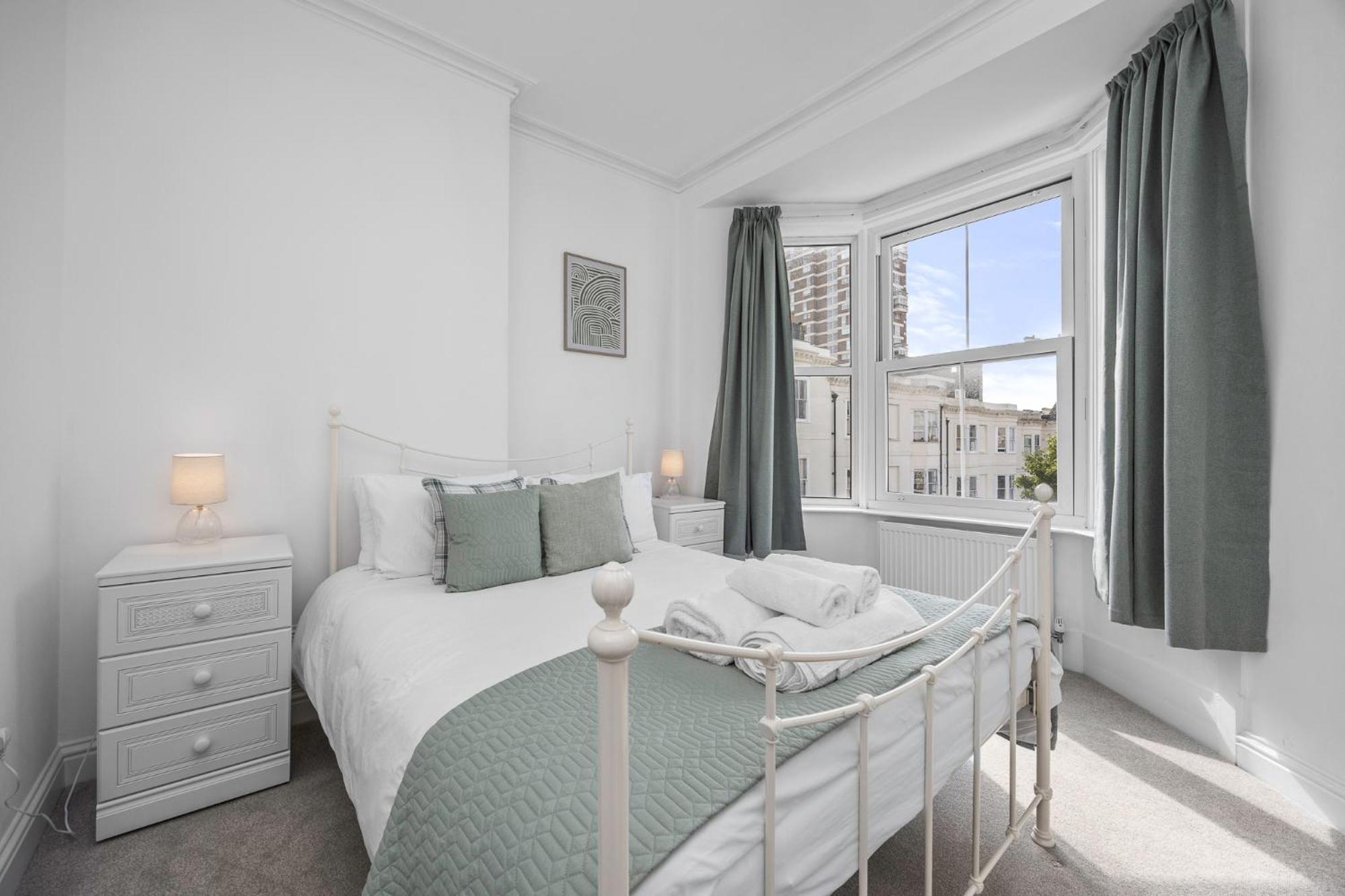 2 Bedroom Flat - With King Sized Beds, Netflix And Sky - Perfect For Contractors, Vacation Guests Or Those Relocating Brighton Exterior photo