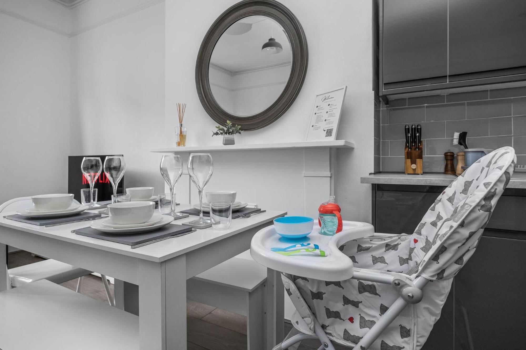 2 Bedroom Flat - With King Sized Beds, Netflix And Sky - Perfect For Contractors, Vacation Guests Or Those Relocating Brighton Exterior photo