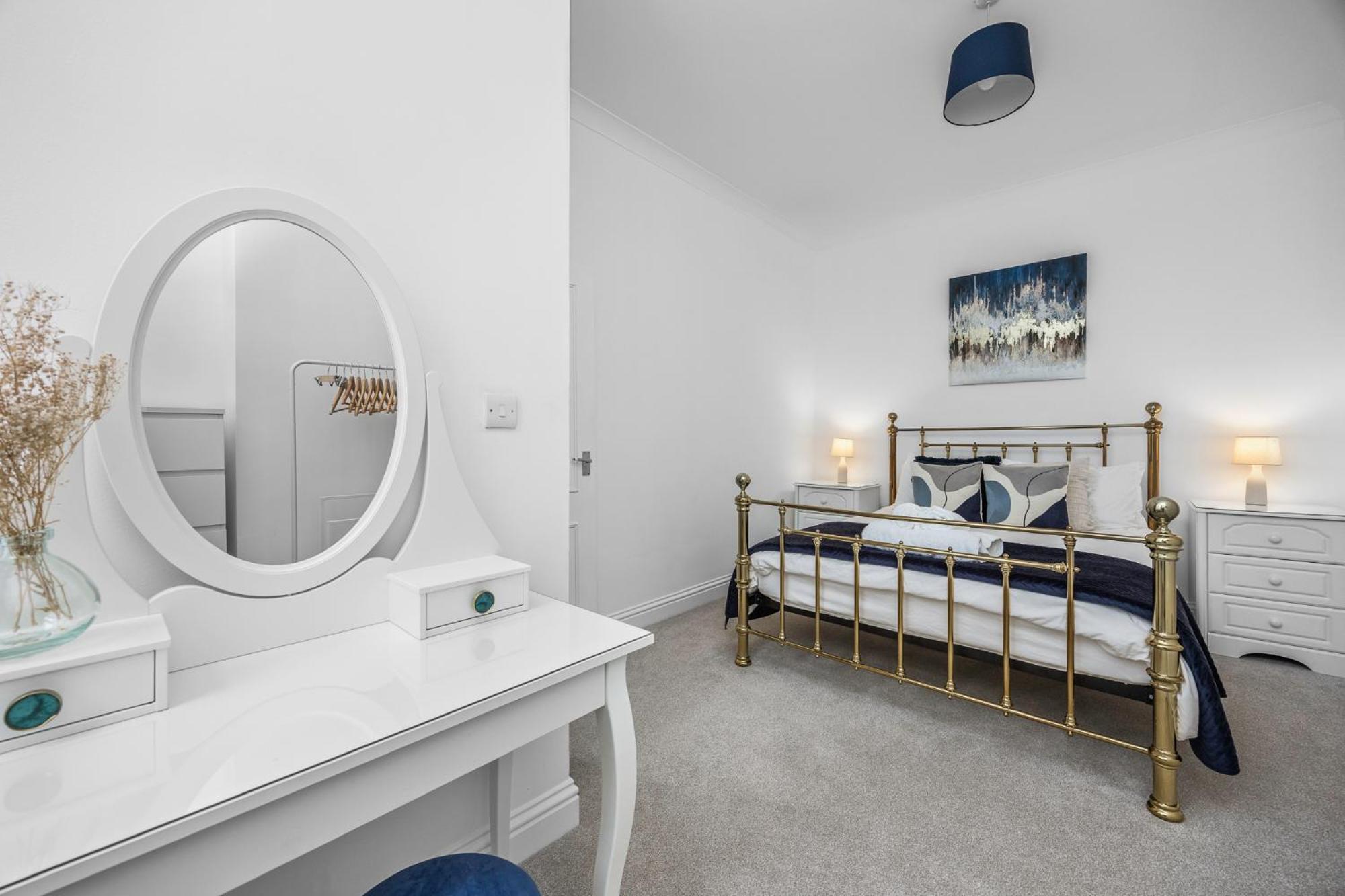 2 Bedroom Flat - With King Sized Beds, Netflix And Sky - Perfect For Contractors, Vacation Guests Or Those Relocating Brighton Exterior photo