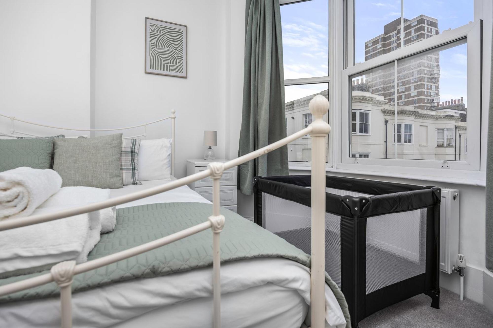 2 Bedroom Flat - With King Sized Beds, Netflix And Sky - Perfect For Contractors, Vacation Guests Or Those Relocating Brighton Exterior photo